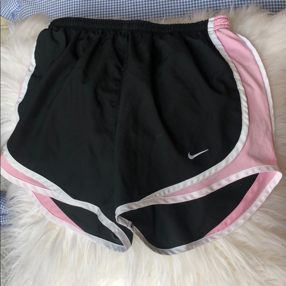 Nike women’s tempo short XS